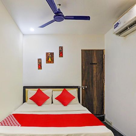 Hotel O Lotus Hotel Surat Buitenkant foto
