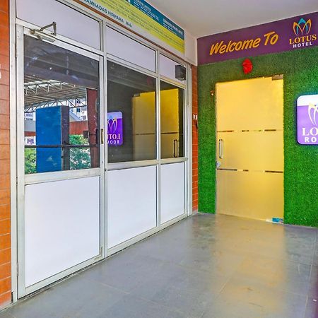Hotel O Lotus Hotel Surat Buitenkant foto