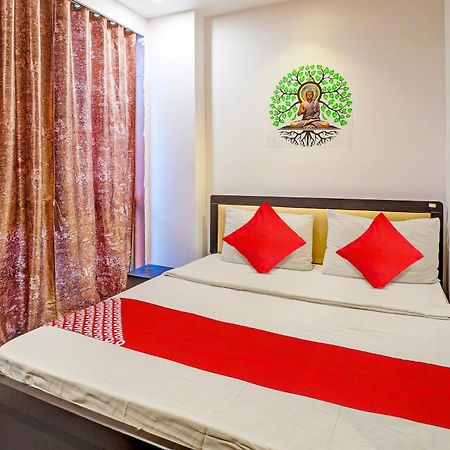 Hotel O Lotus Hotel Surat Buitenkant foto