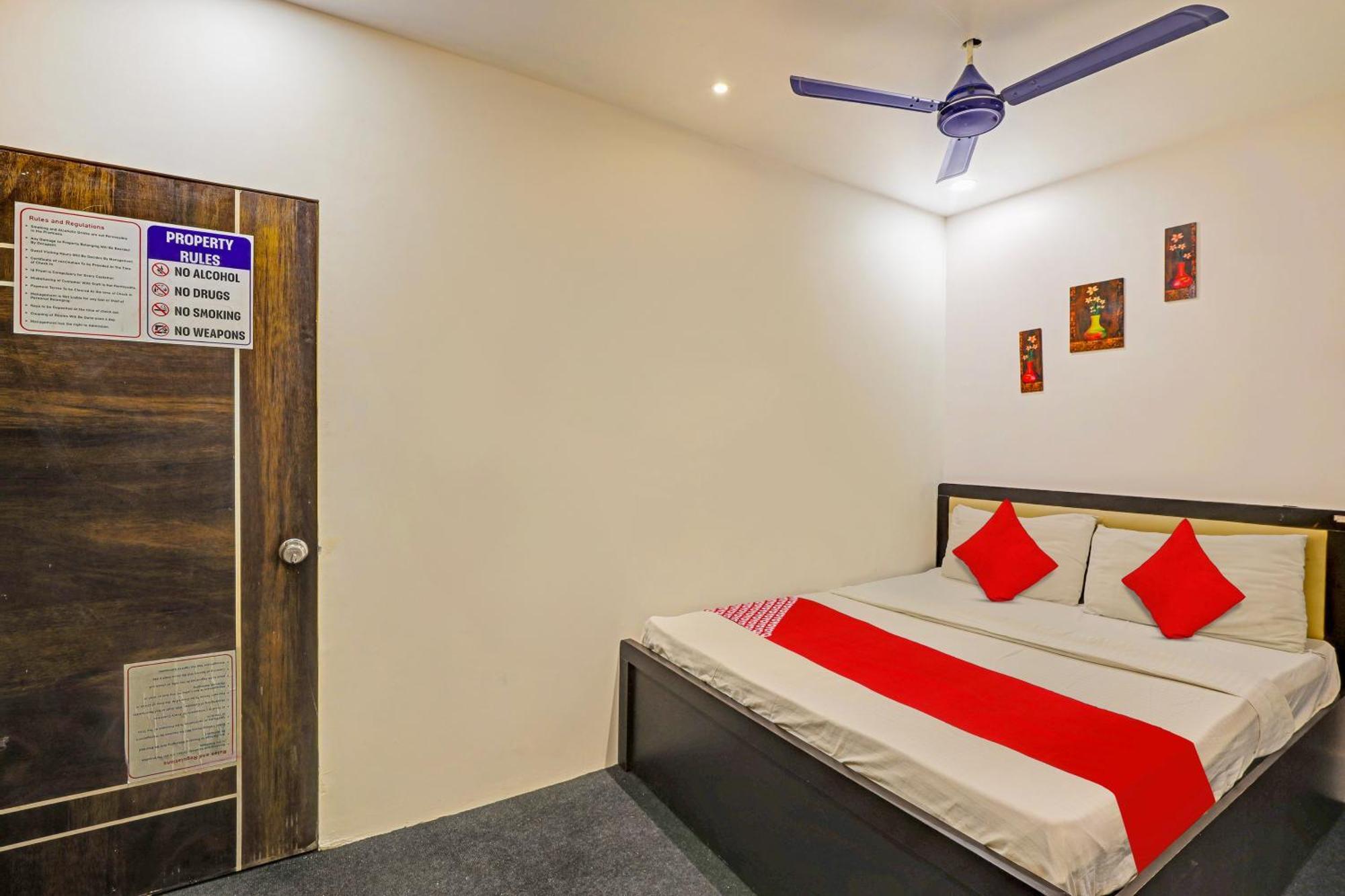 Hotel O Lotus Hotel Surat Buitenkant foto